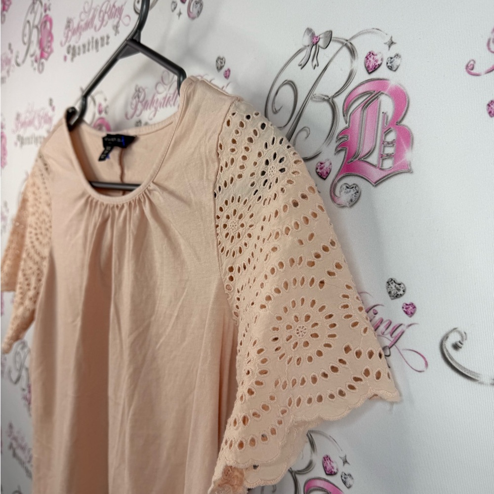Banana Republic shirt floral pattern cut outs Women's Blush Eyelet Sleeve Blouse - Picture 3 of 10